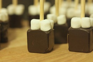 http://www.30poundsofapples.com/2011/12/hot-chocolate-sticks/
