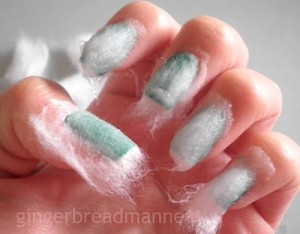 http://gingerbreadmanne.blogspot.ca/2010/09/5-minutes-nail-polish-removal-tutorial.html