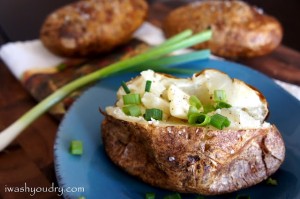 http://www.iwashyoudry.com/2012/05/02/how-to-wednesday-baking-a-potato/